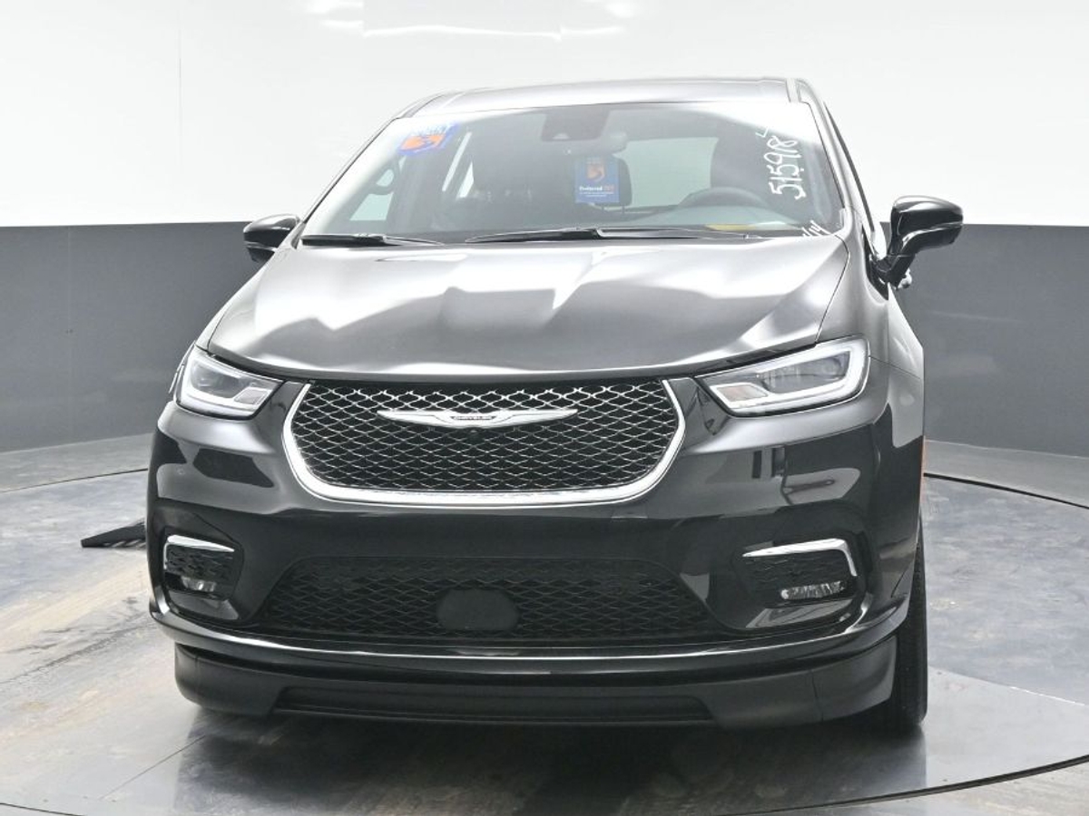 Black Chrysler Pacifica image number 1