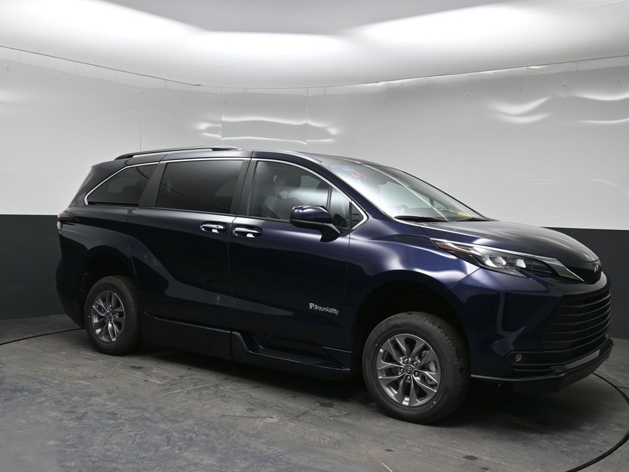 New 2026 Toyota Sienna XLE Add - BraunAbility Side Entry Entry Fold Out Automatic Ramp