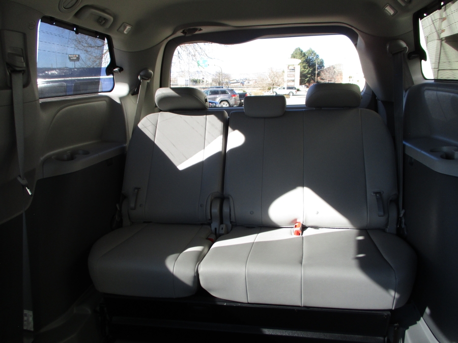 Used 2023 Toyota Sienna Hybrid XLE Plus - BraunAbility Side Entry Entry In Floor Automatic Ramp