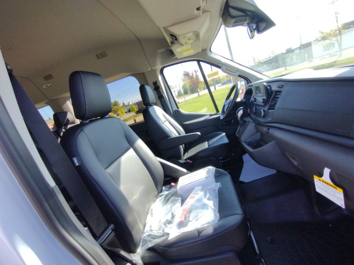 White Ford T350 image number 12