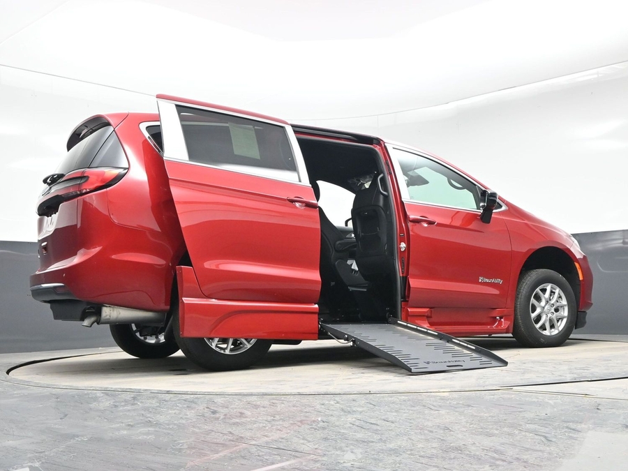 Red Chrysler Pacifica image number 19