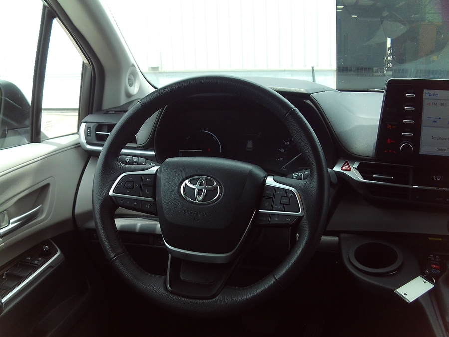 White Toyota Sienna image number 10