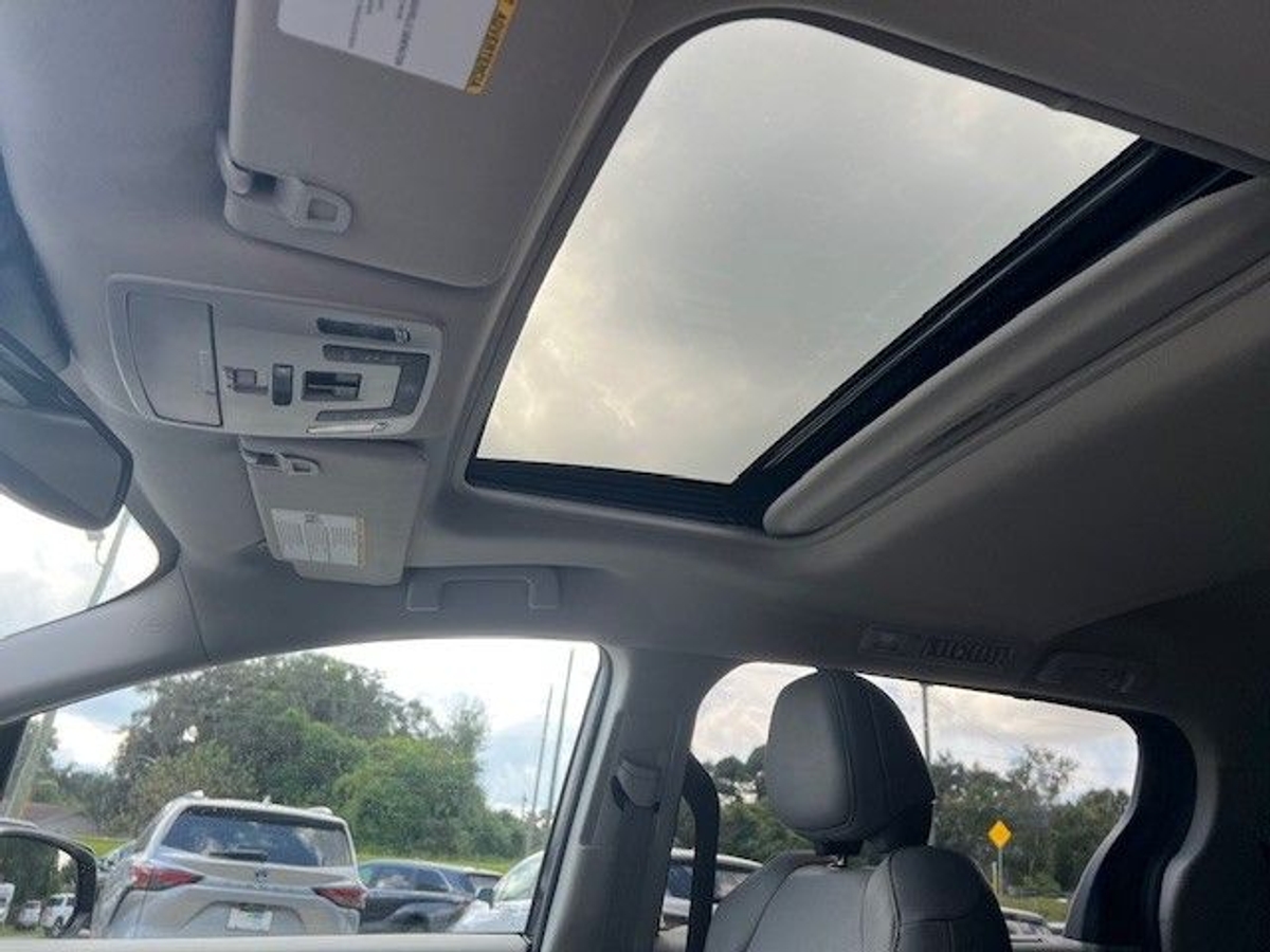 2024 TOYOTA SIENNA - Image 16
