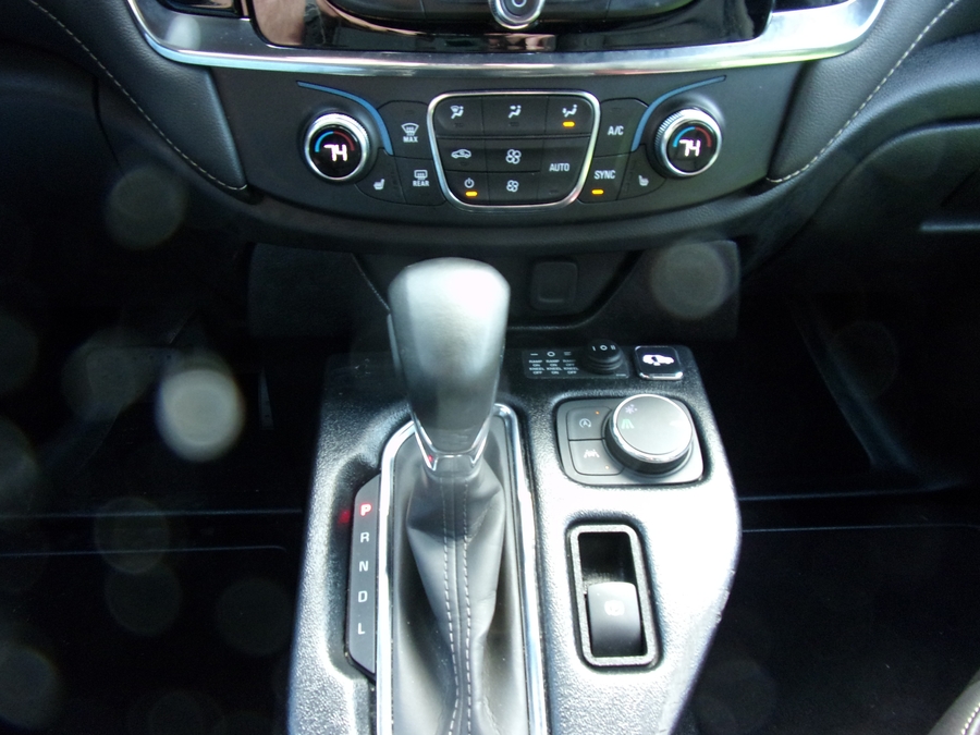 Black Chevrolet Traverse image number 12