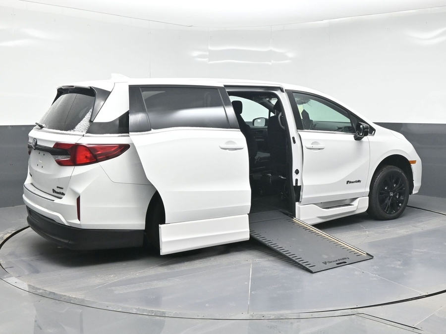 New 2026 Honda Odyssey Sport - BraunAbility Side Entry In Floor Automatic Ramp