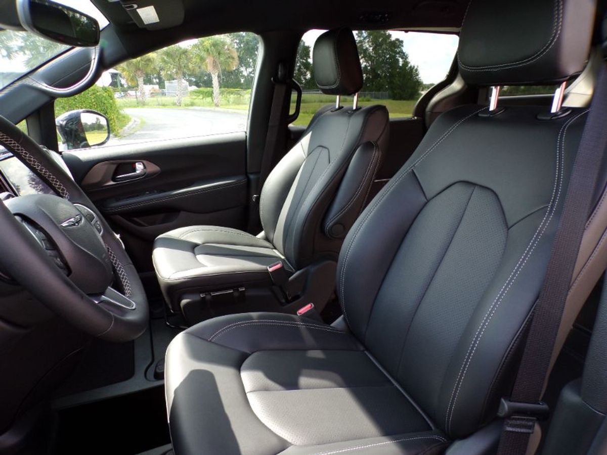 2025 CHRYSLER PACIFICA - Image 16