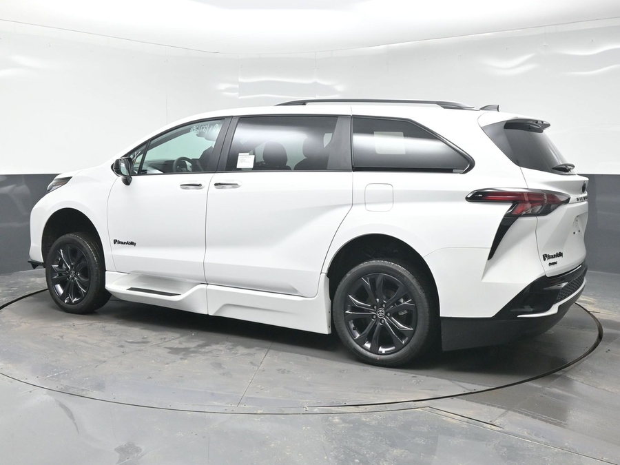 New 2025 Toyota Sienna Hybrid XSE Sport - BraunAbility Side Entry Entry Fold Out Automatic Ramp