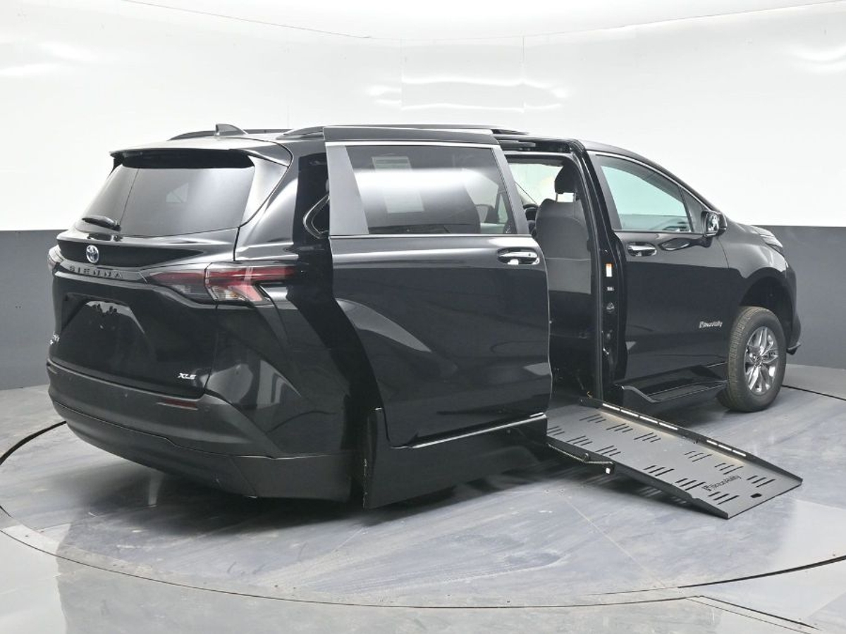 2025 TOYOTA SIENNA - Image 5