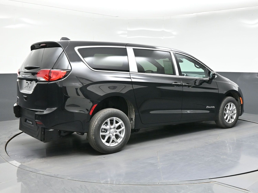 2026 Chrysler Voyager's photo