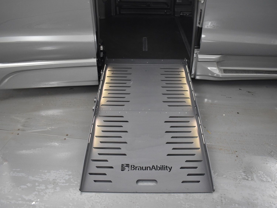 New 2025 Chrysler Pacifica Select Safety - BraunAbility Side Entry Entry Fold Out Automatic Ramp