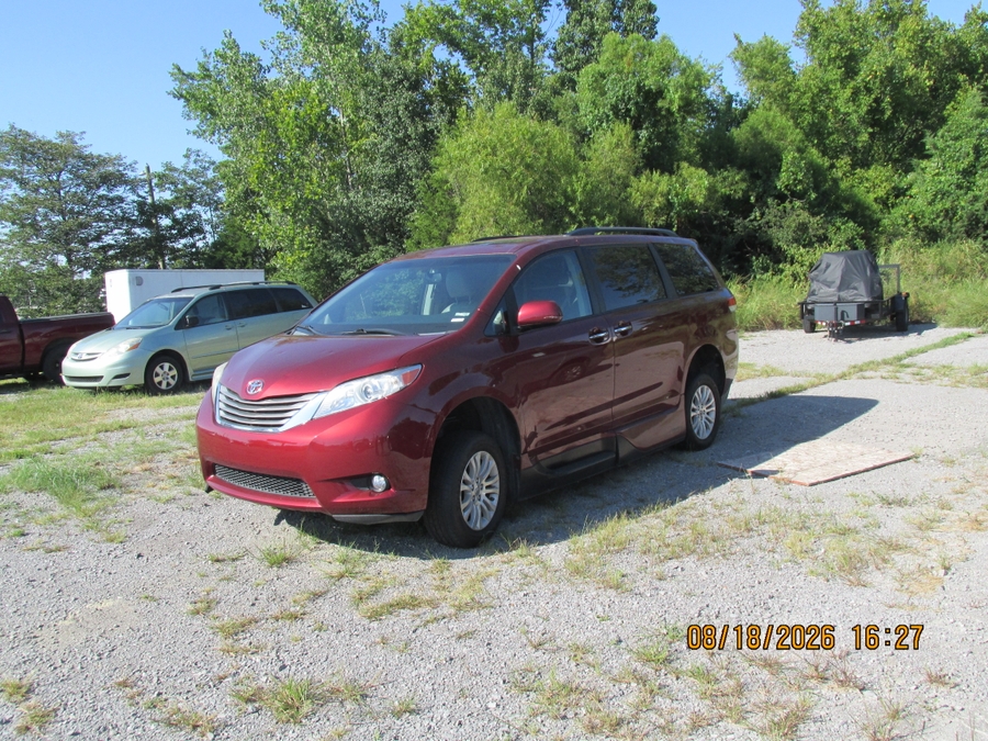  Toyota Sienna con entrada lateral automática en rampa de piso