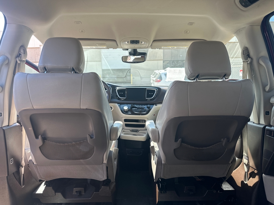 Used 2020 Chrysler Pacifica Touring L - VMI Side Entry Entry In Floor Automatic Ramp