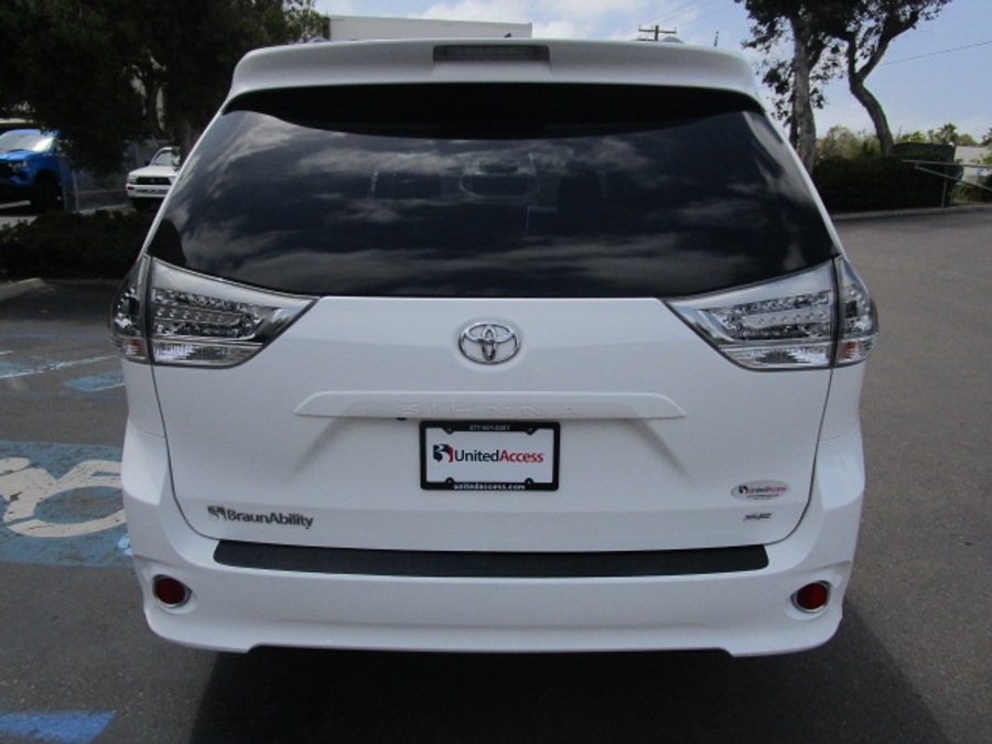 Used 2017 Toyota Sienna SE - BraunAbility Side Entry Entry In Floor Automatic Ramp