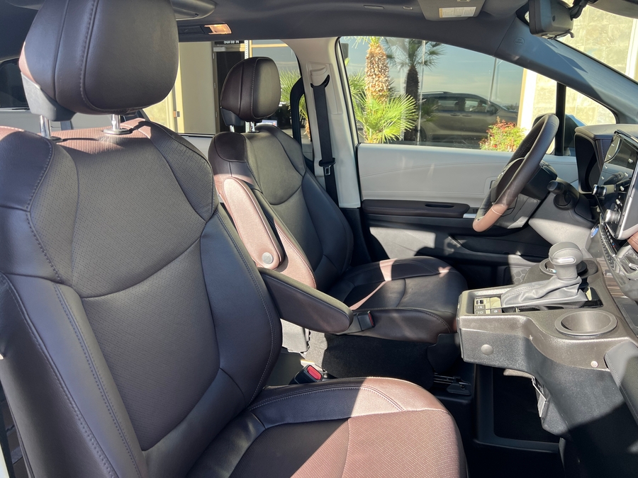 Used 2023 Toyota Sienna Hybrid Platinum Edition - BraunAbility Side Entry Entry In Floor Automatic Ramp