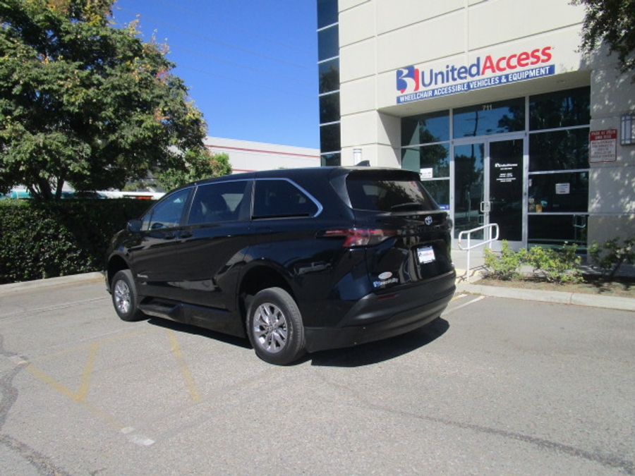 Used 2024 Toyota Sienna Hybrid LE Base - BraunAbility Side Entry Fold Out Automatic Ramp