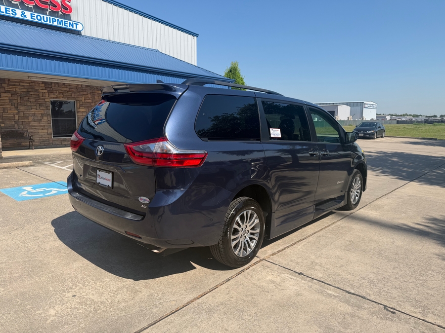 Used 2020 Toyota Sienna XLE - BraunAbility Side Entry Entry In Floor Automatic Ramp