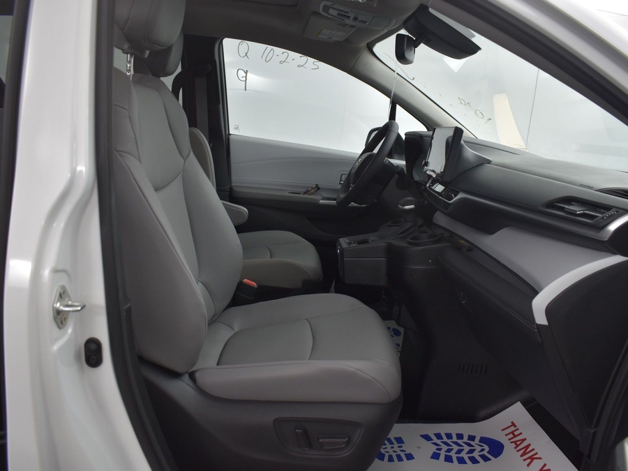 New 2025 Toyota Sienna Hybrid XLE Plus - BraunAbility Side Entry Entry Fold Out Automatic Ramp