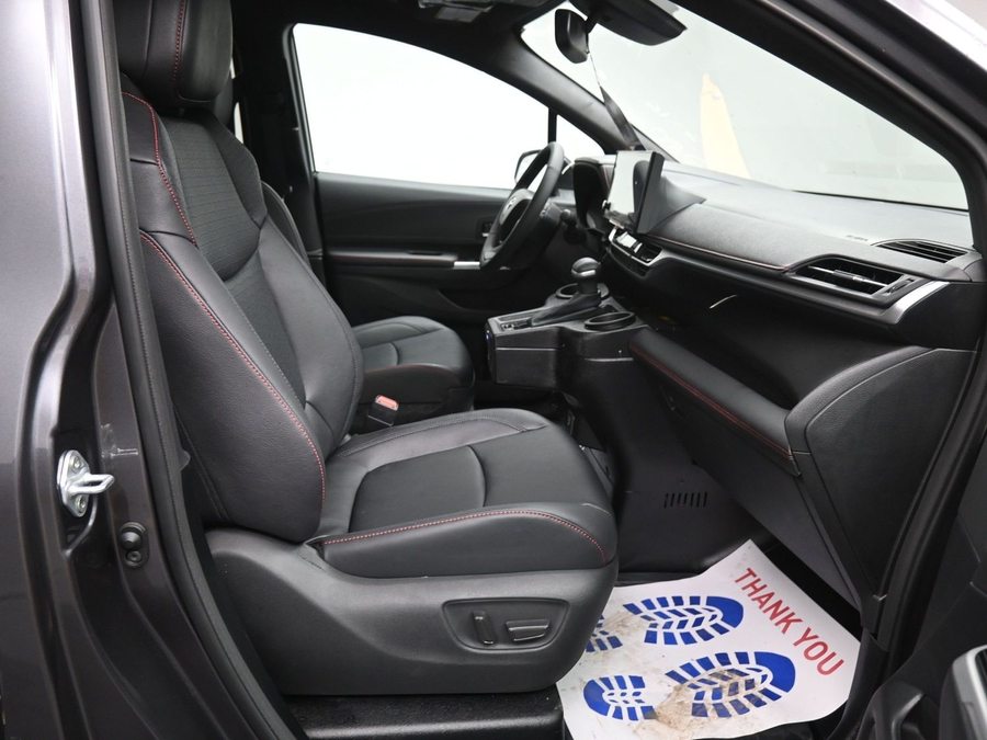 Grey Toyota Sienna image number 8