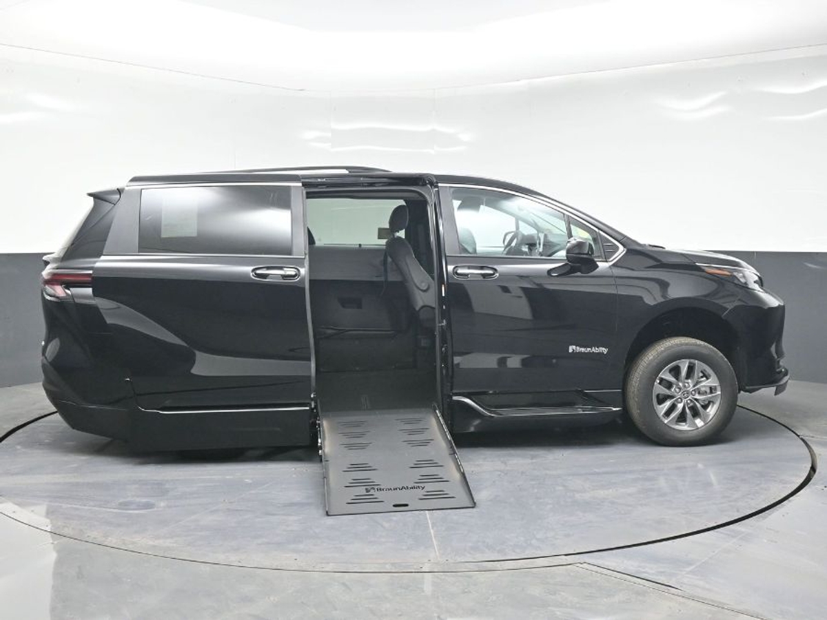 2025 TOYOTA SIENNA - Image 6