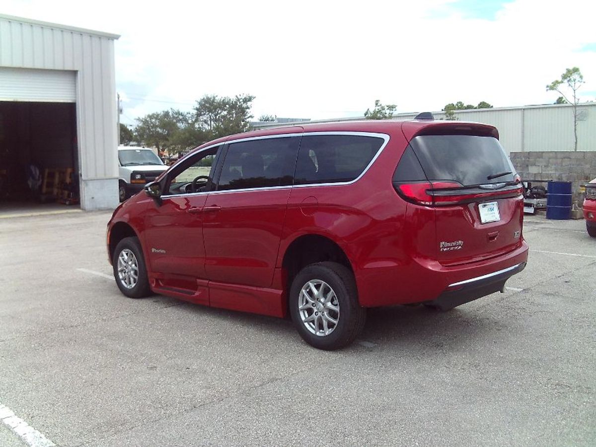 2025 CHRYSLER PACIFICA - Image 5