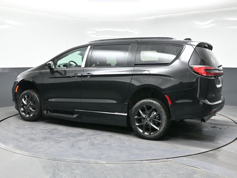 New 2026 Chrysler Pacifica Select Sport - BraunAbility Side Entry Entry Fold Out Automatic Ramp
