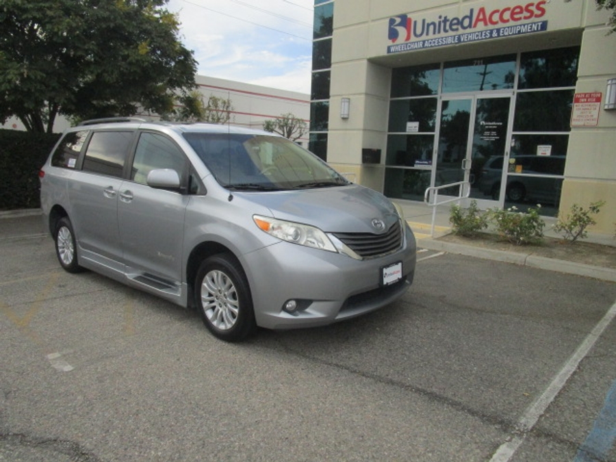 Used 2014 Toyota Sienna XLE - BraunAbility Side Entry Fold Out Automatic Ramp