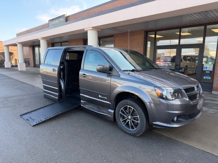Used 2016 Dodge Grand Caravan R/T - BraunAbility Side Entry Entry In Floor Automatic Ramp