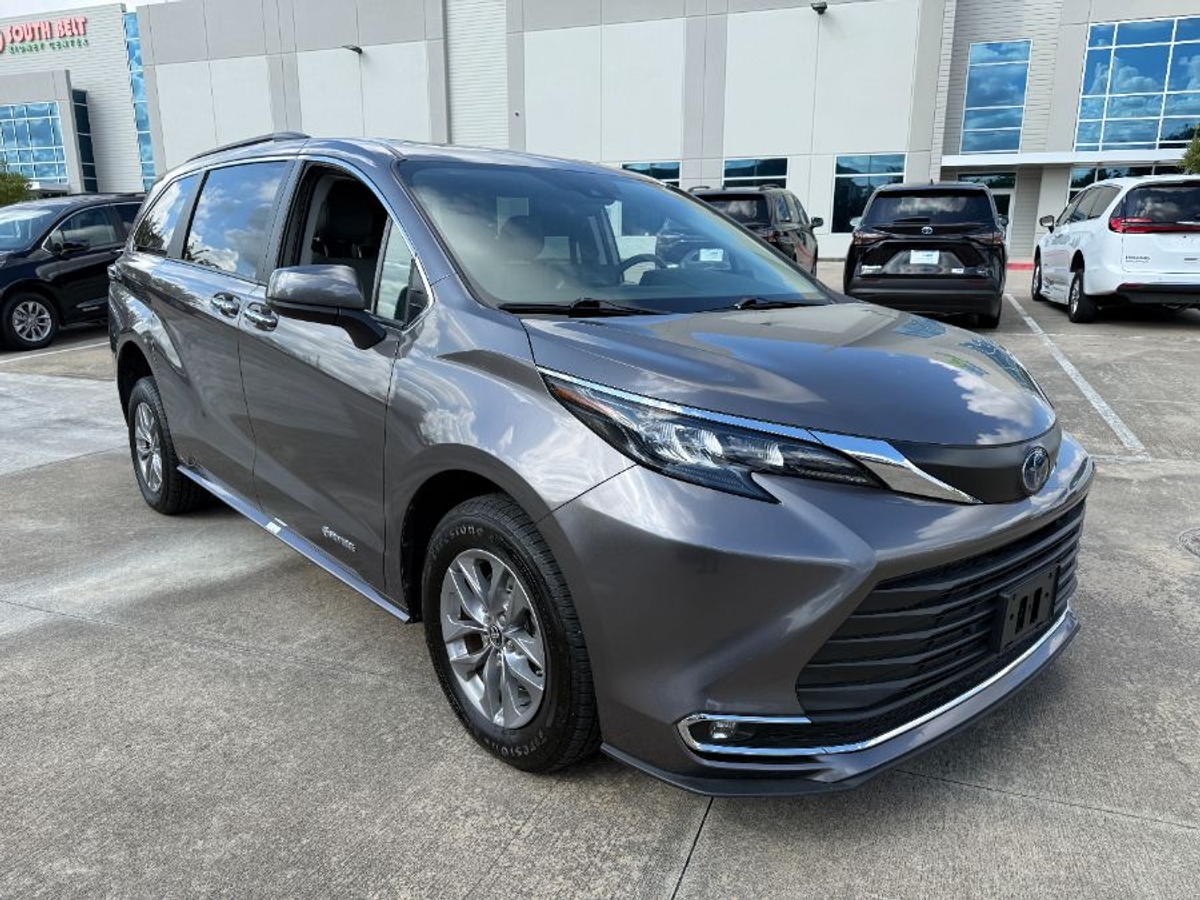 2024 TOYOTA SIENNA - Image 1