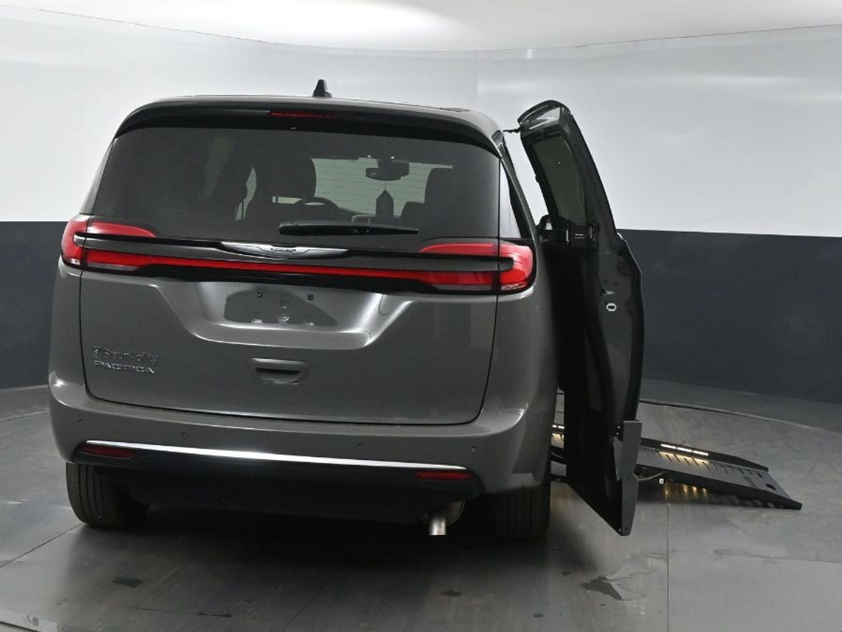 2025 CHRYSLER PACIFICA - Image 4