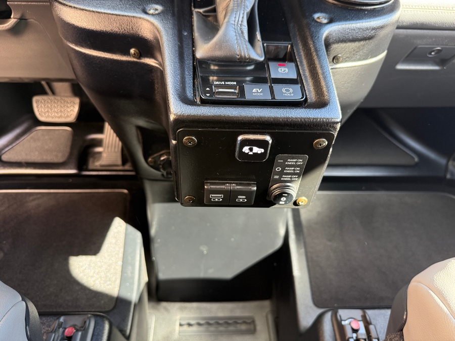 Used 2022 Toyota Sienna Hybrid XLE Base - BraunAbility Side Entry Entry Fold Out Automatic Ramp