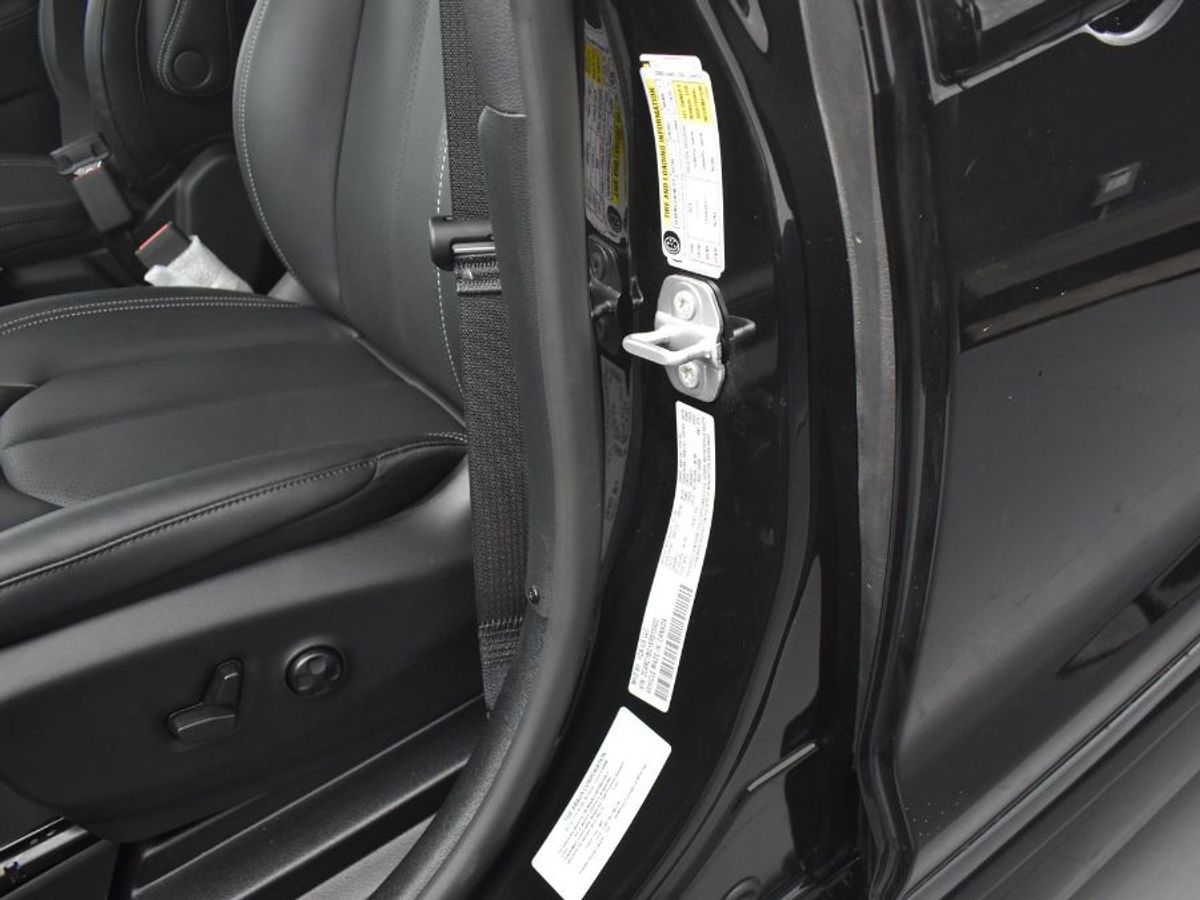 2025 CHRYSLER PACIFICA - Image 8