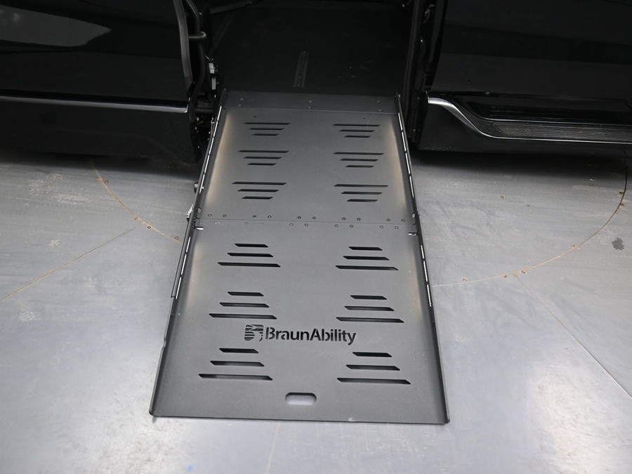 New 2026 Toyota Sienna Hybrid XLE Add - BraunAbility Side Entry Fold Out Automatic Ramp