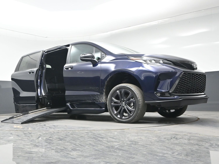 New 2026 Toyota Sienna Hybrid XSE Sport - BraunAbility Side Entry Entry Fold Out Automatic Ramp