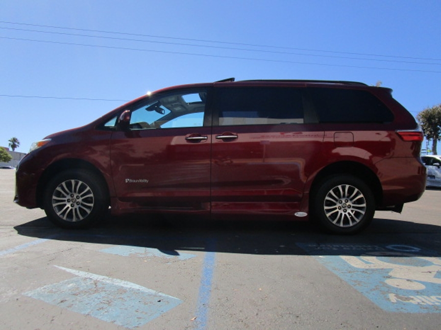 Used 2020 Toyota Sienna XLE - BraunAbility Side Entry Entry In Floor Automatic Ramp