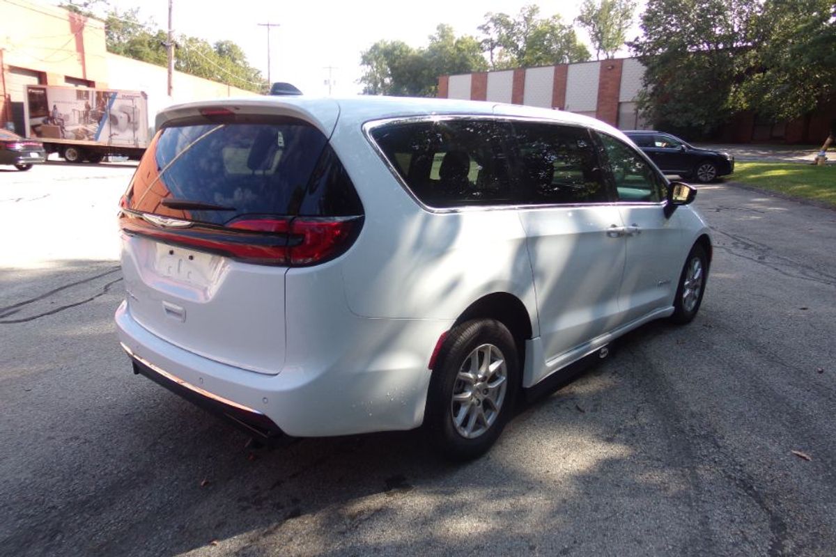 2024 CHRYSLER PACIFICA - Image 7