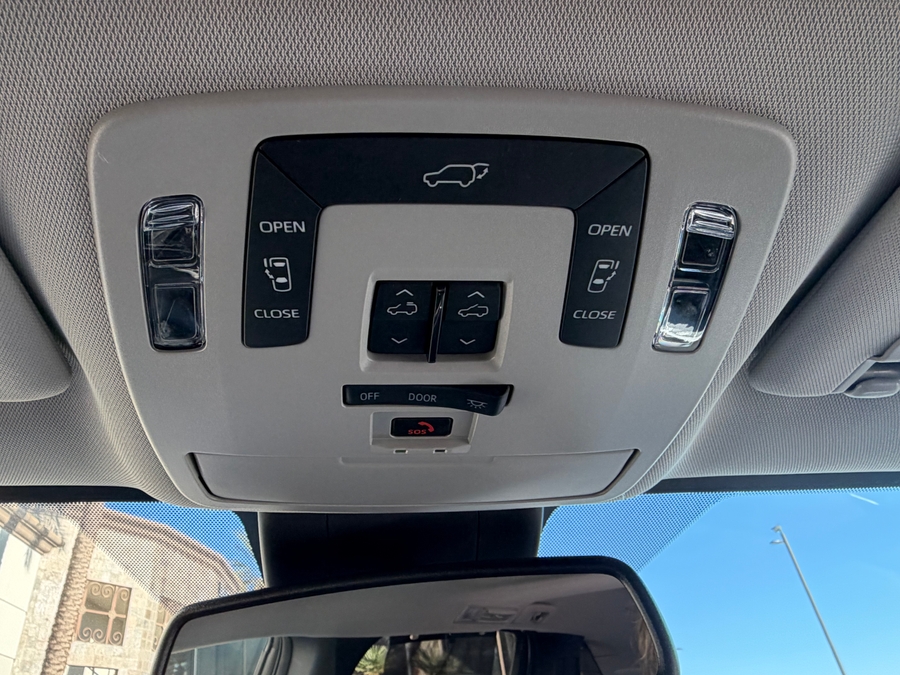 Used 2026 Toyota Sienna Hybrid XLE - BraunAbility Side Entry In Floor Automatic Ramp