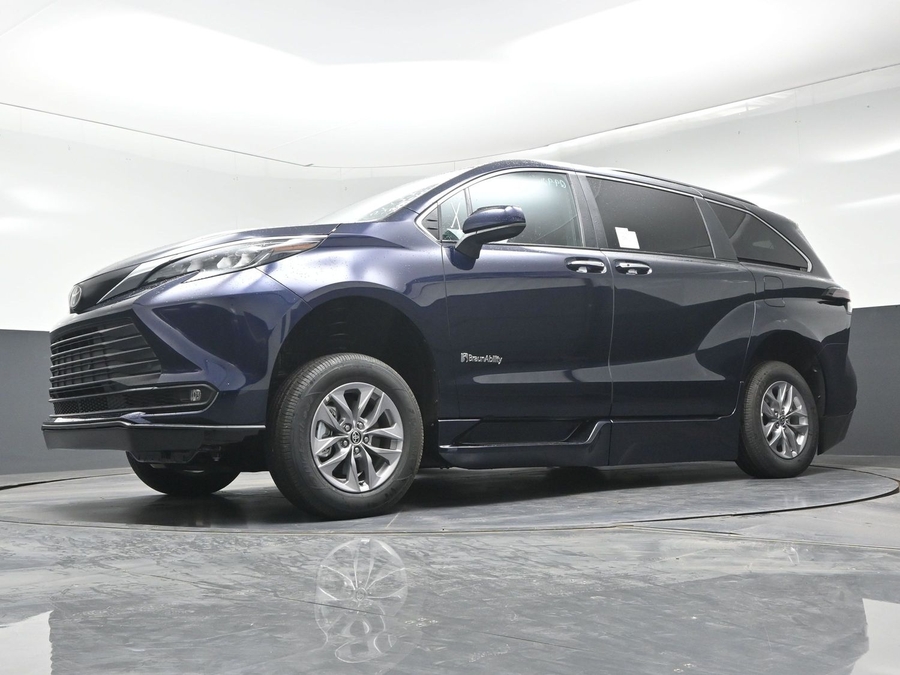 2026 Toyota Sienna XLE - Photo 18