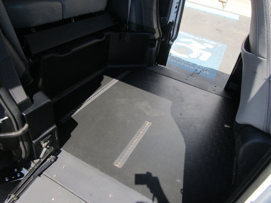 Used 2023 Toyota Sienna Hybrid XLE Plus - BraunAbility Side Entry Entry Fold Out Automatic Ramp