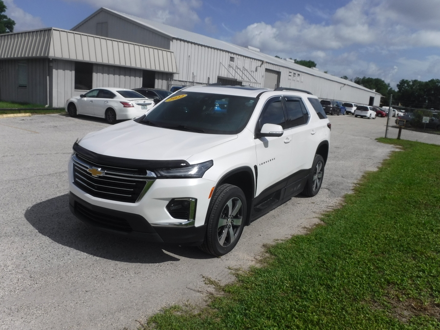 White Chevrolet Traverse image number 4