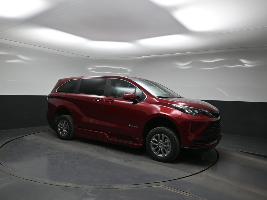 New 2026 Toyota Sienna Hybrid LE - BraunAbility Side Entry Fold Out Automatic Ramp