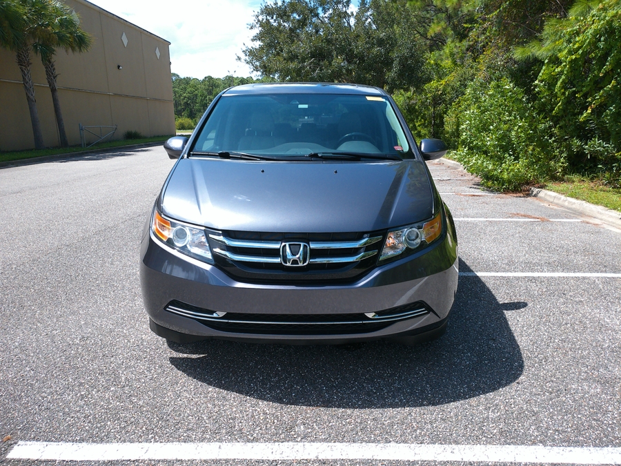 Grey Honda Odyssey image number 9