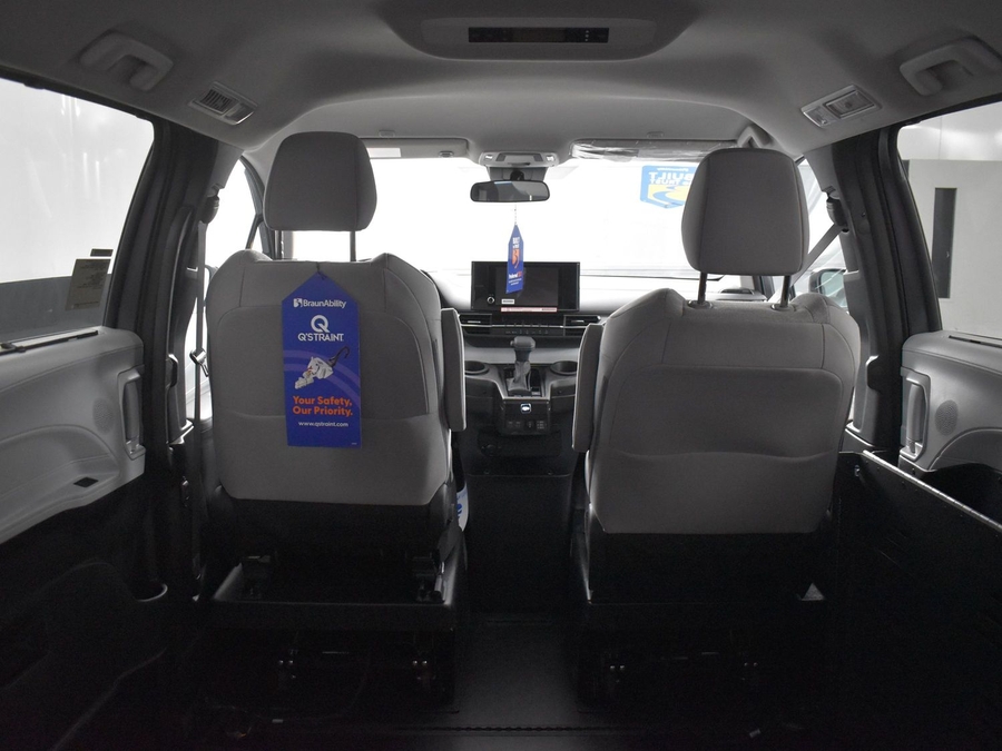 New 2025 Toyota Sienna Hybrid LE - BraunAbility Side Entry Entry Fold Out Automatic Ramp