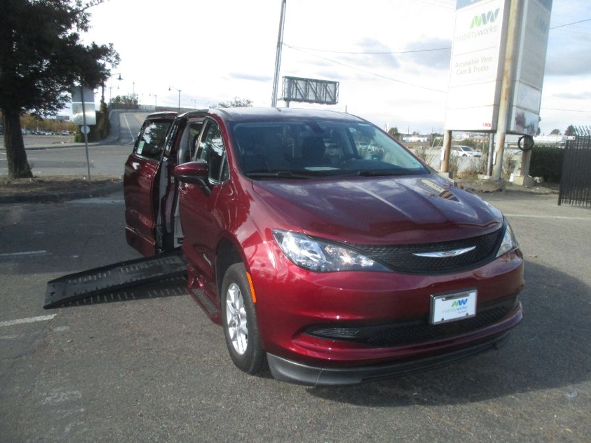 2022 CHRYSLER VOYAGER - Image 2