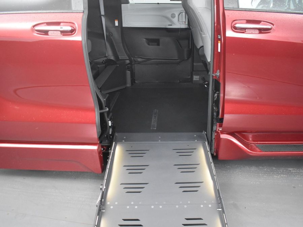 2025 TOYOTA SIENNA - Image 12