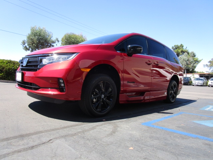 New 2026 Honda Odyssey Sport - BraunAbility Side Entry In Floor Automatic Ramp