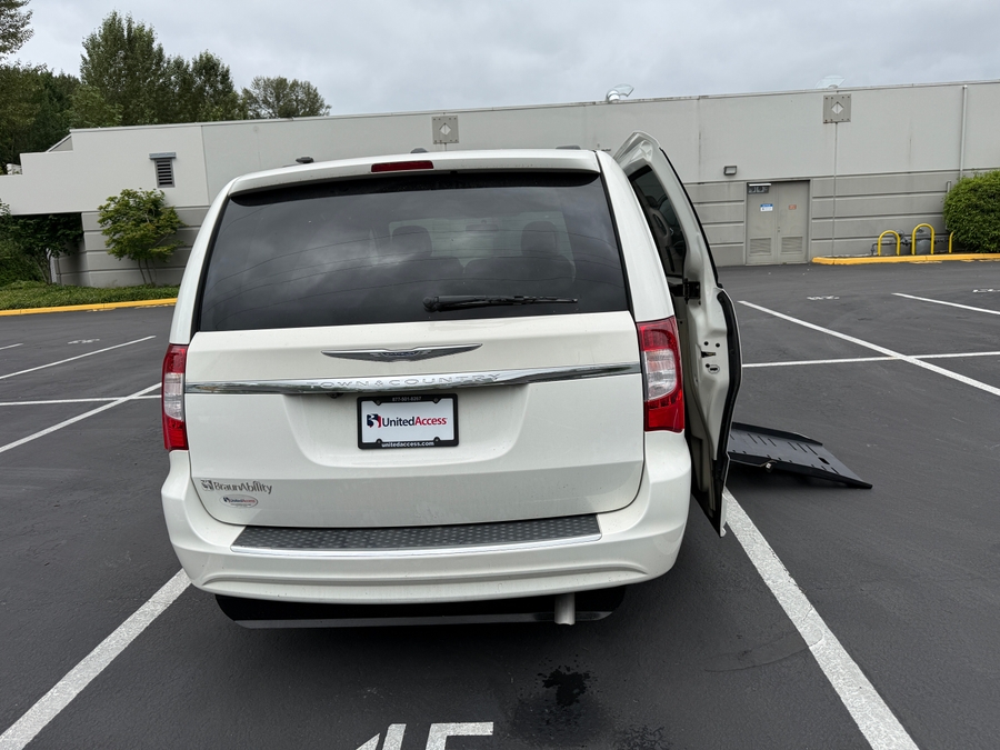 Used 2011 Chrysler Town and Country Touring - BraunAbility Side Entry Fold Out Automatic Ramp
