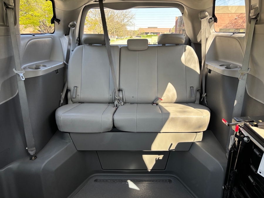 Used 2018 Toyota Sienna XLE - VMI Side Entry Entry In Floor Manual Ramp
