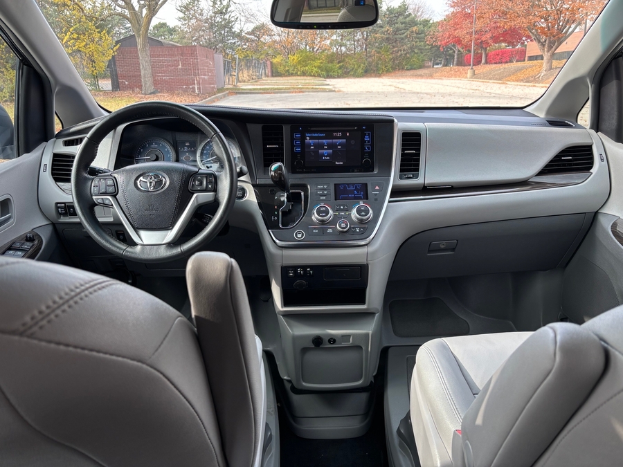 Used 2017 Toyota Sienna XLE Base - BraunAbility Side Entry Entry Fold Out Automatic Ramp