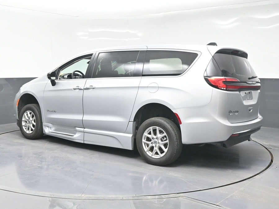 Used 2024 Chrysler Pacifica Touring L - BraunAbility Side Entry Entry Fold Out Automatic Ramp