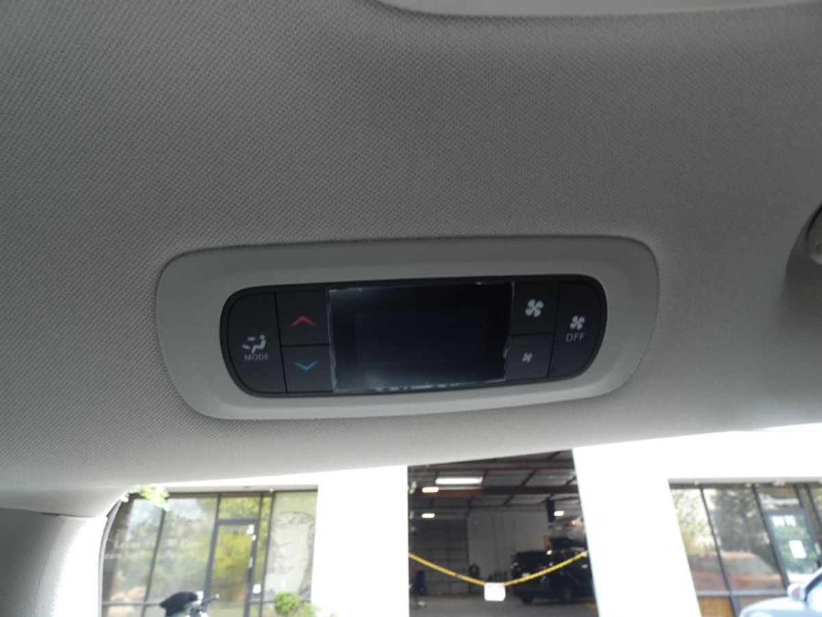 2024 CHRYSLER VOYAGER - Image 16